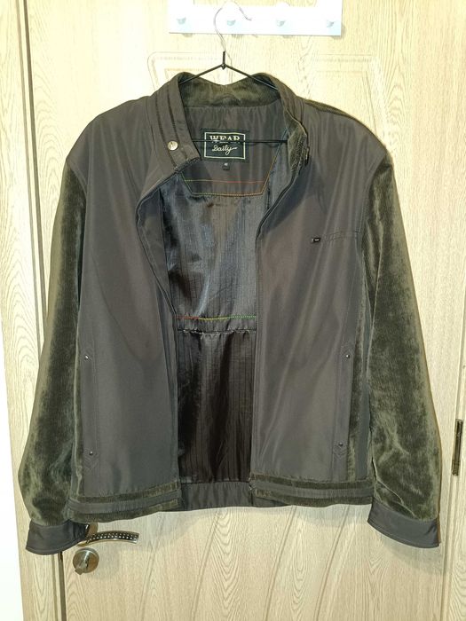 Продавам якета и суичър