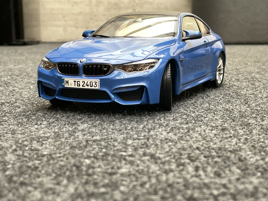 BMW F33 1/18 Paragon