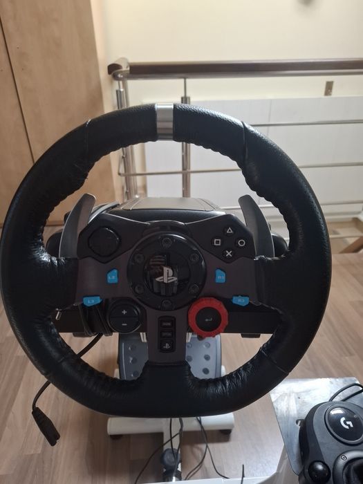 Volan Logitech si playseat Arozzi