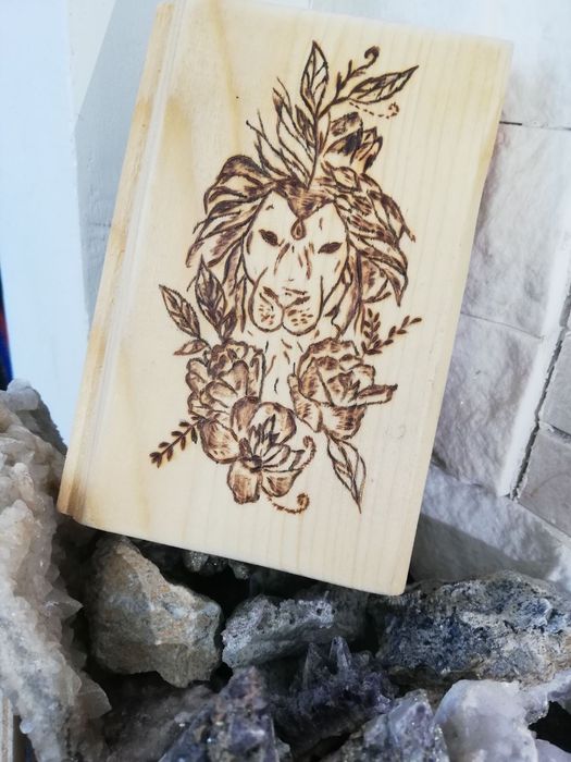 Ръчна пирография върху дърво