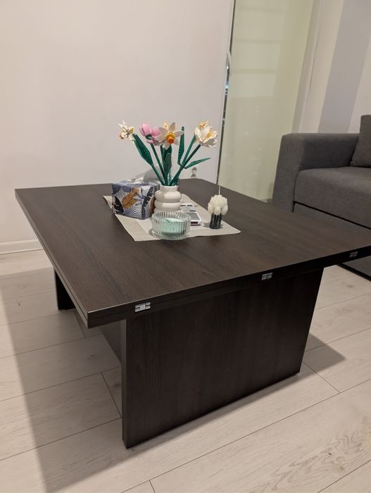 Măsuță de cafea extensibila la masa de 8 persoane