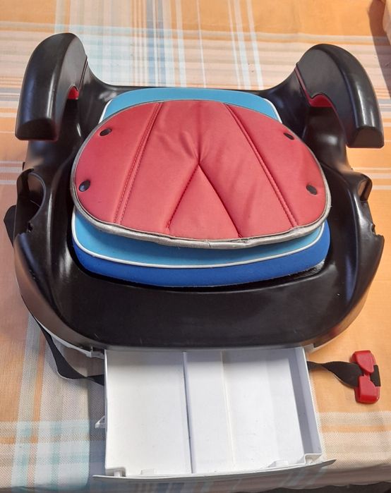 Vând urgent scaun pentru copi auto
