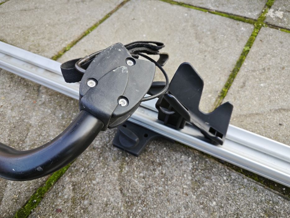 Две стойки за велосипеди Mercedes-Benz (Atera) със закл.чване