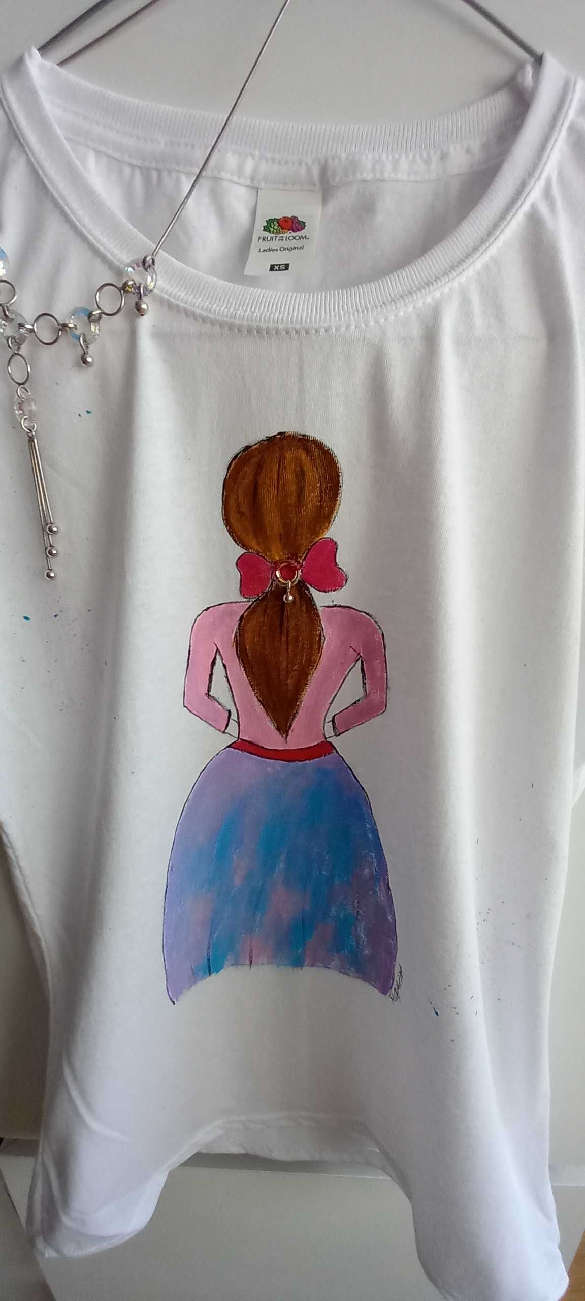 Ръчно рисувана памучна тениска с кристалче Сваровски