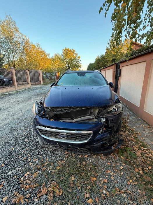 Volvo V40 4WD CROSS COUNTRY Ocean Race 190CP 2016