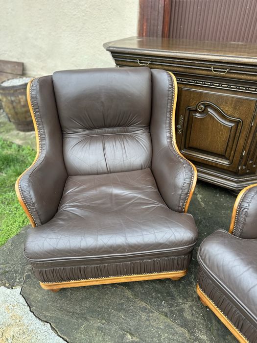 Два кожени фотьойла в класически стил