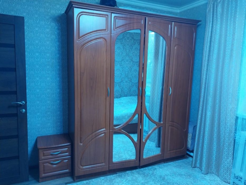 Продам спальный гарнитур