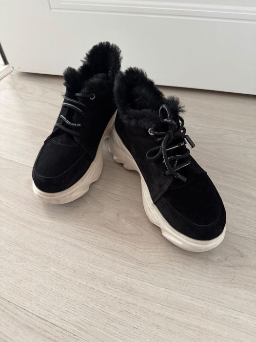 Продам женские полусапожки и зимние крассовки