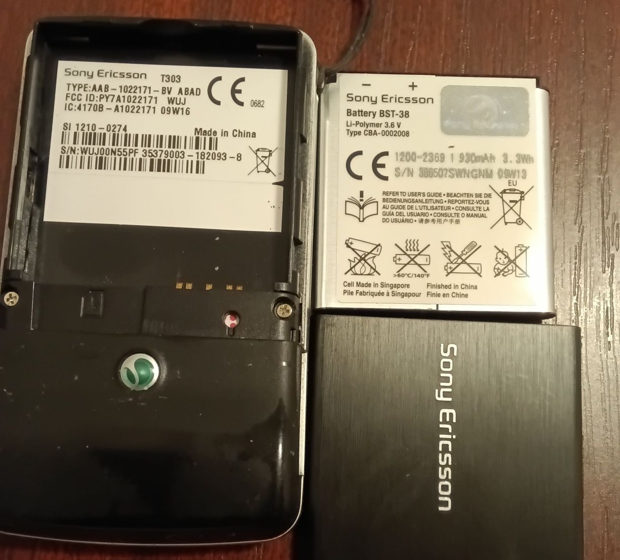 Sony Ericsson T303 cel mai mic din lume.Acumulator,încărcător original