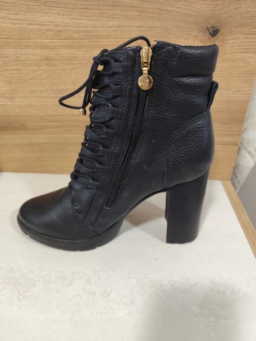 Дамски кожени боти