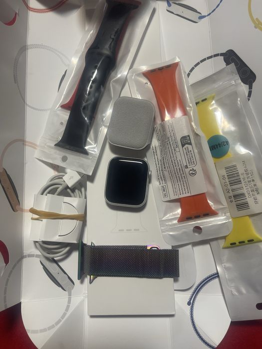 Часовник като нов Applee 4 серия и нов телефон