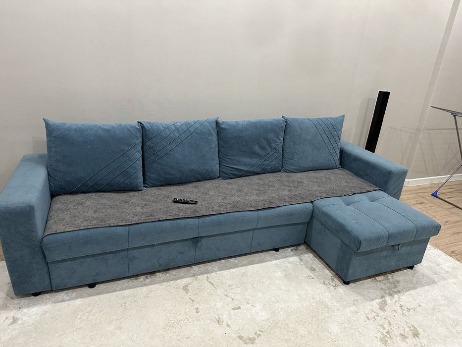 Диван с подушками 90.000