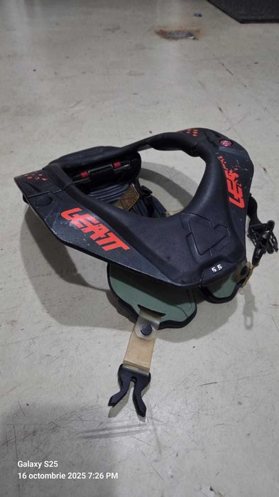 Protectie gat LEATT Neck Brace DBX 5.5