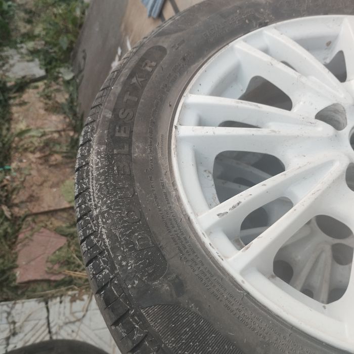 Продам комплект резины