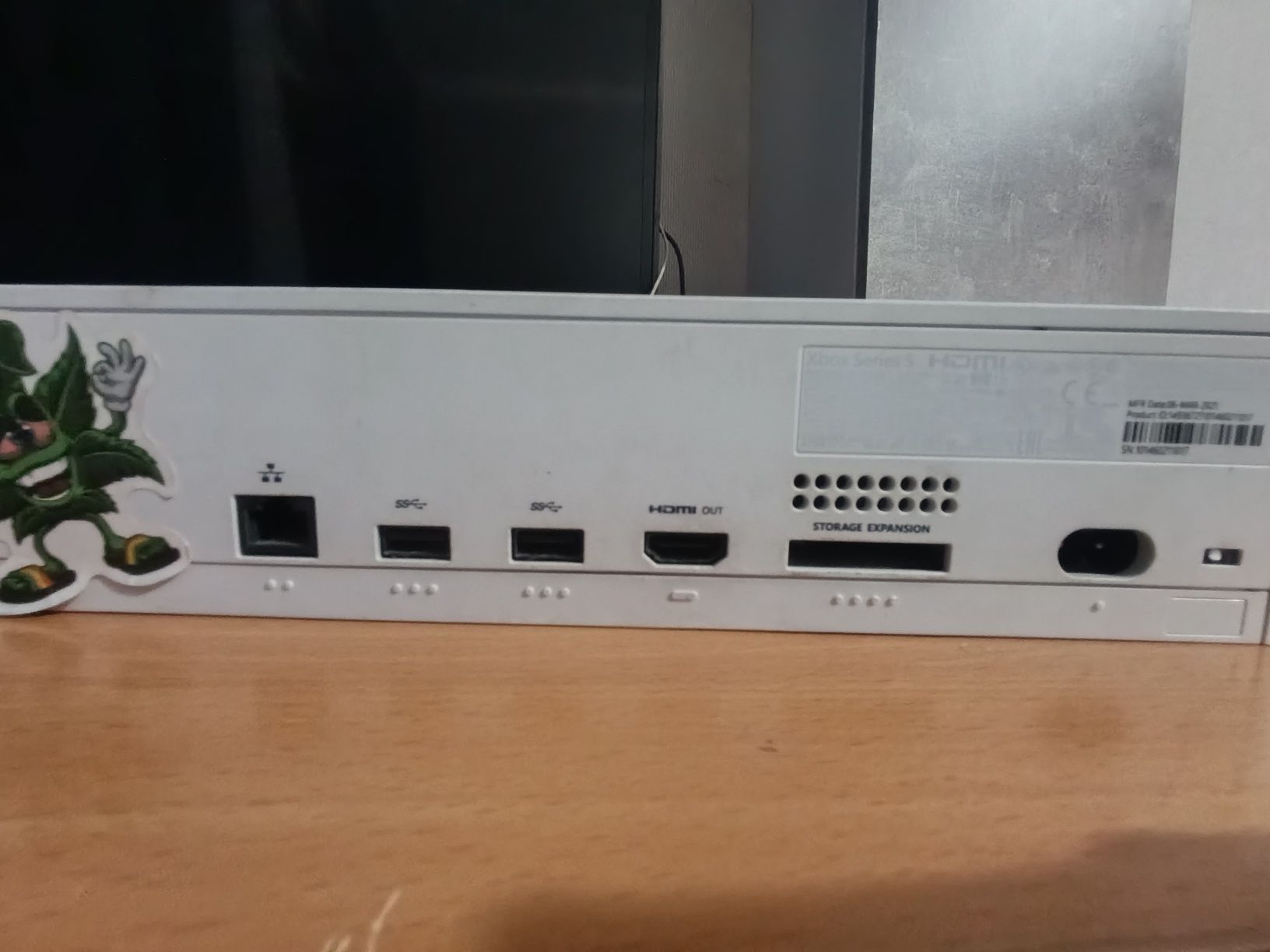 Продаю Xbox так как нужны деньги