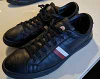 Vând adidasi/sneakers Moncler in conditii bune.
