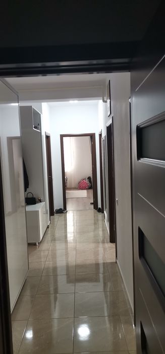 Văd apartament 3 camere