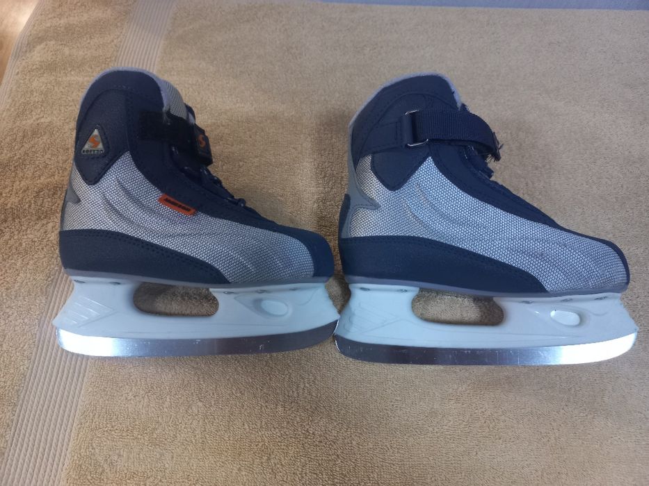 Продам детские фирменные коньки