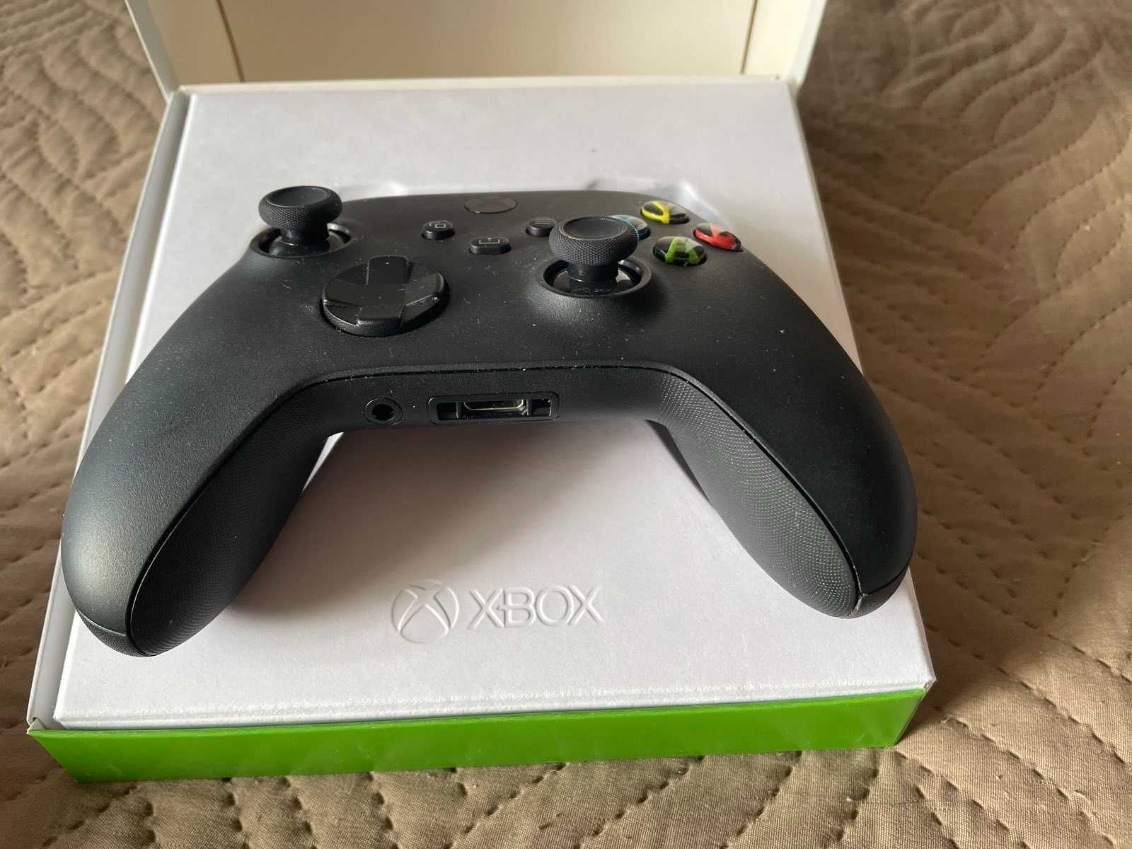 Xbox безжичен контролер + акумулаторна батерия и USB-C кабел