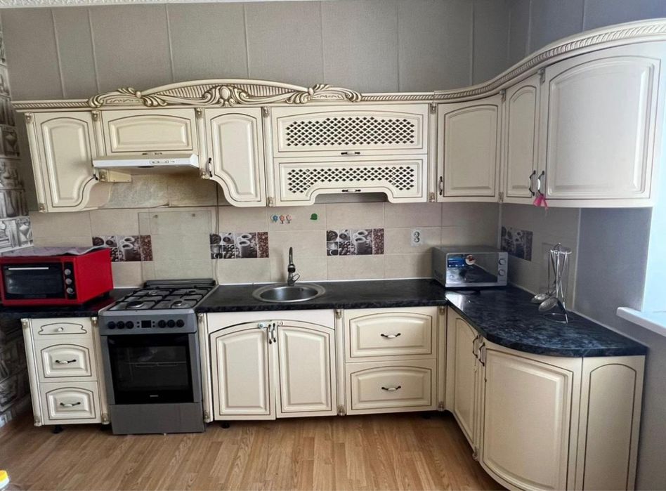 Кухинный гарнитур сатылады