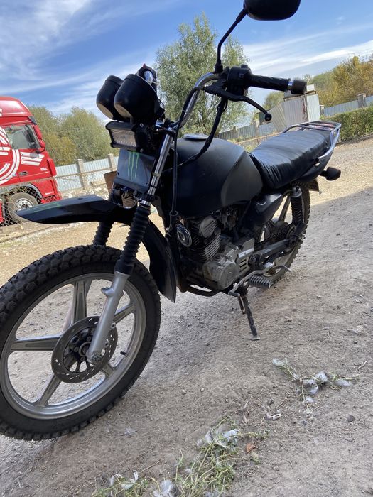 Продаю мотоцикл Сузуки 125 кубов