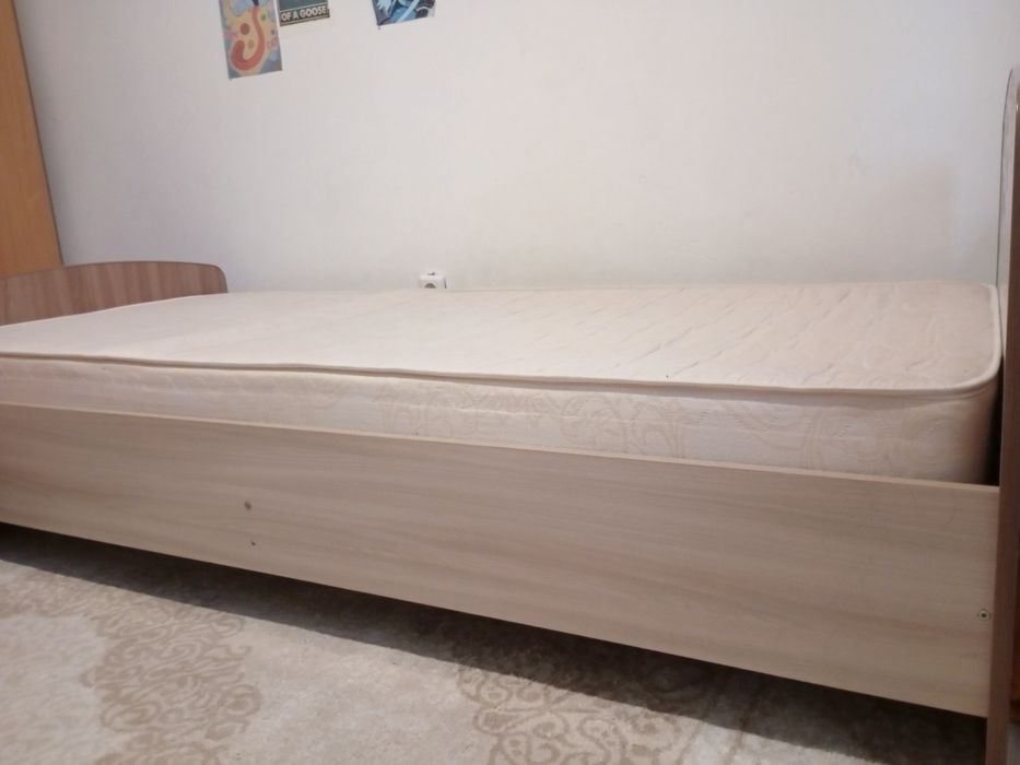 2 односпальные кровати с матрасом, 200 см