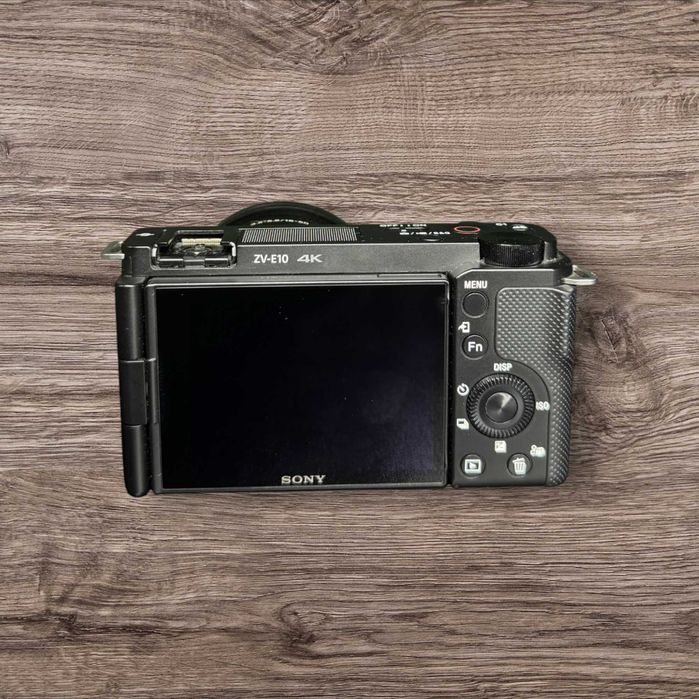 Mirrorless Фотоапарат. Sony ZVE-10, ОСТАВАЩА ГАРАНЦИЯ!! SIGMA