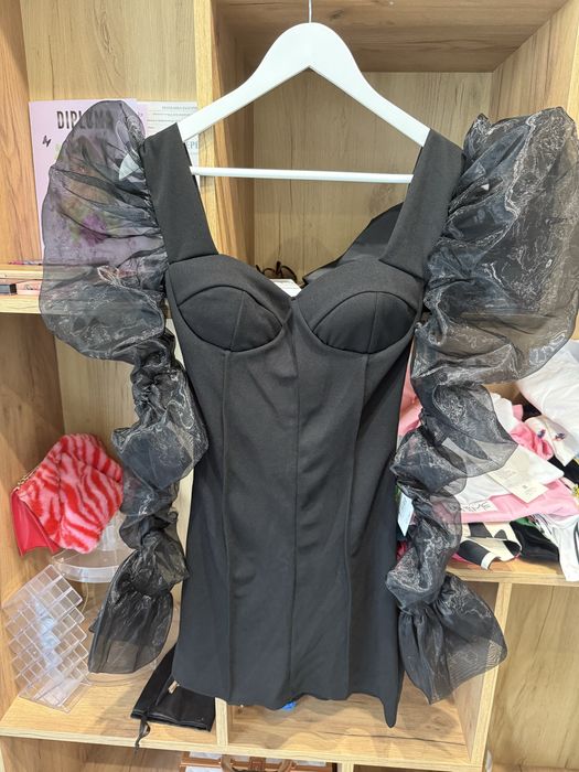 Малка черна рокля