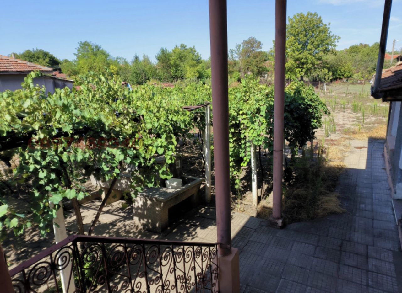 Продава се Къща в с. Българене, Област Плевен - 1230 кв.м за 9 €/кв.м - Снимка #2