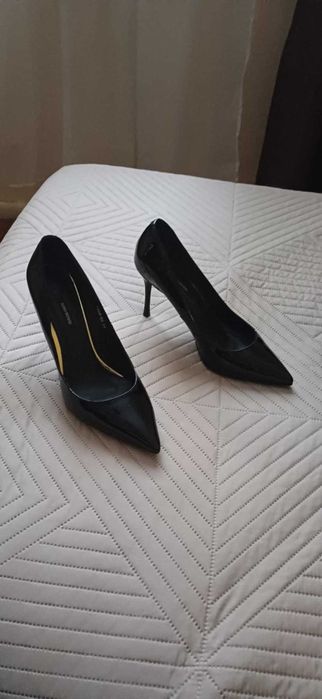 Лачени черни обувки Gino Rossi, 39 номер