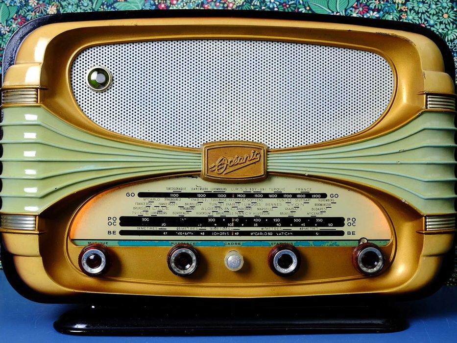 Decoratiune, aparat radio