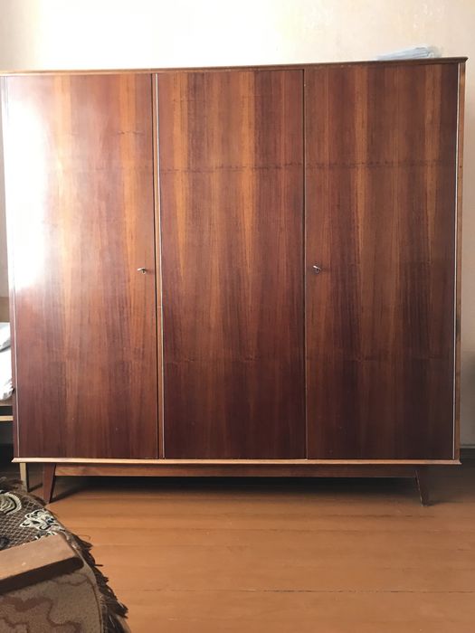 Продаю мебель: Спальный гарнитур, сервант Румыния, кухонный гарнитур