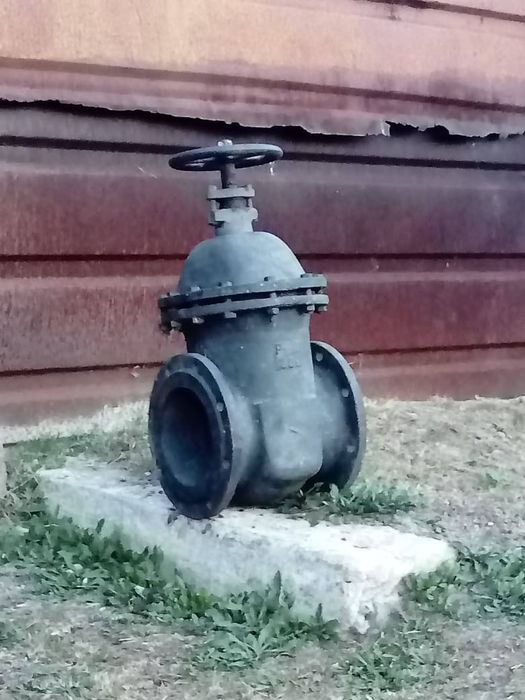 Продам или обменяю задвижка РУ 10 на 200