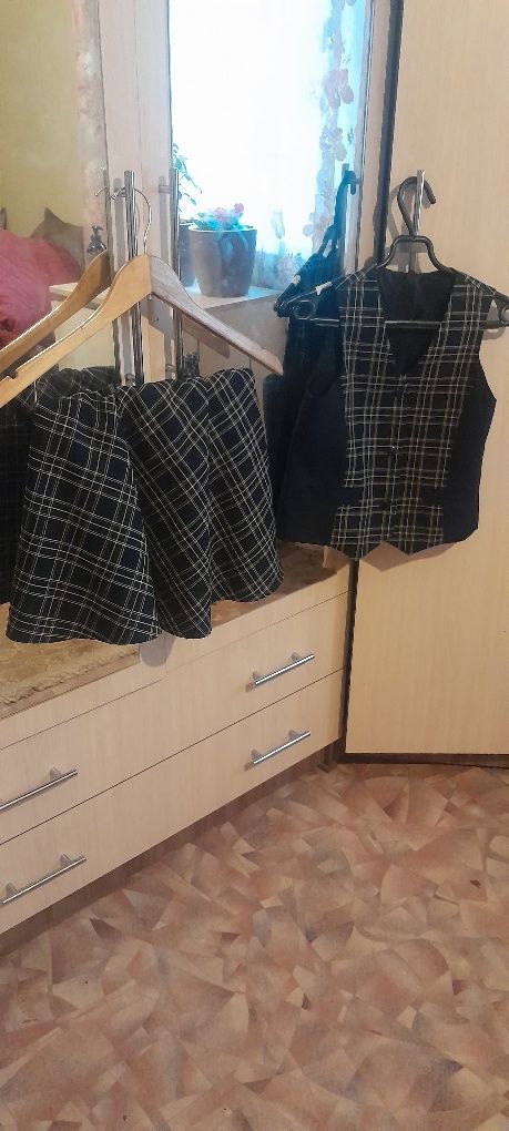 Продам форму  в школу,на девочку.
