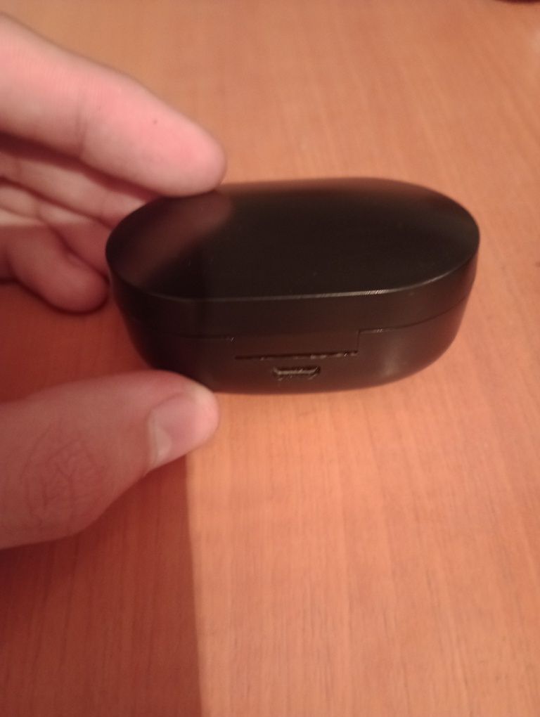 Vând căști Bluetooth