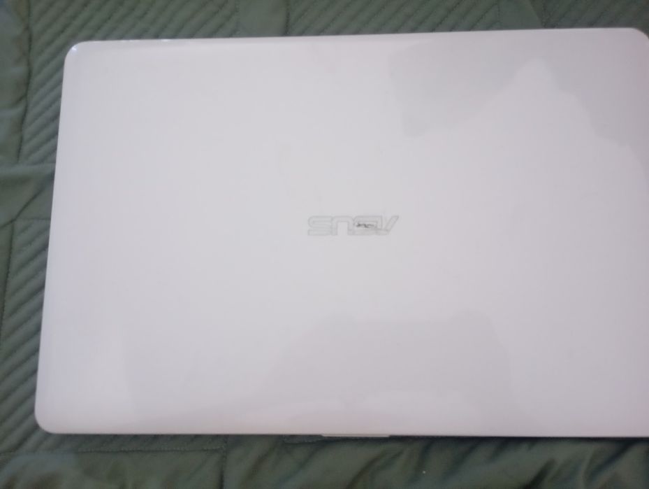 Продам ноутбук без зарядки