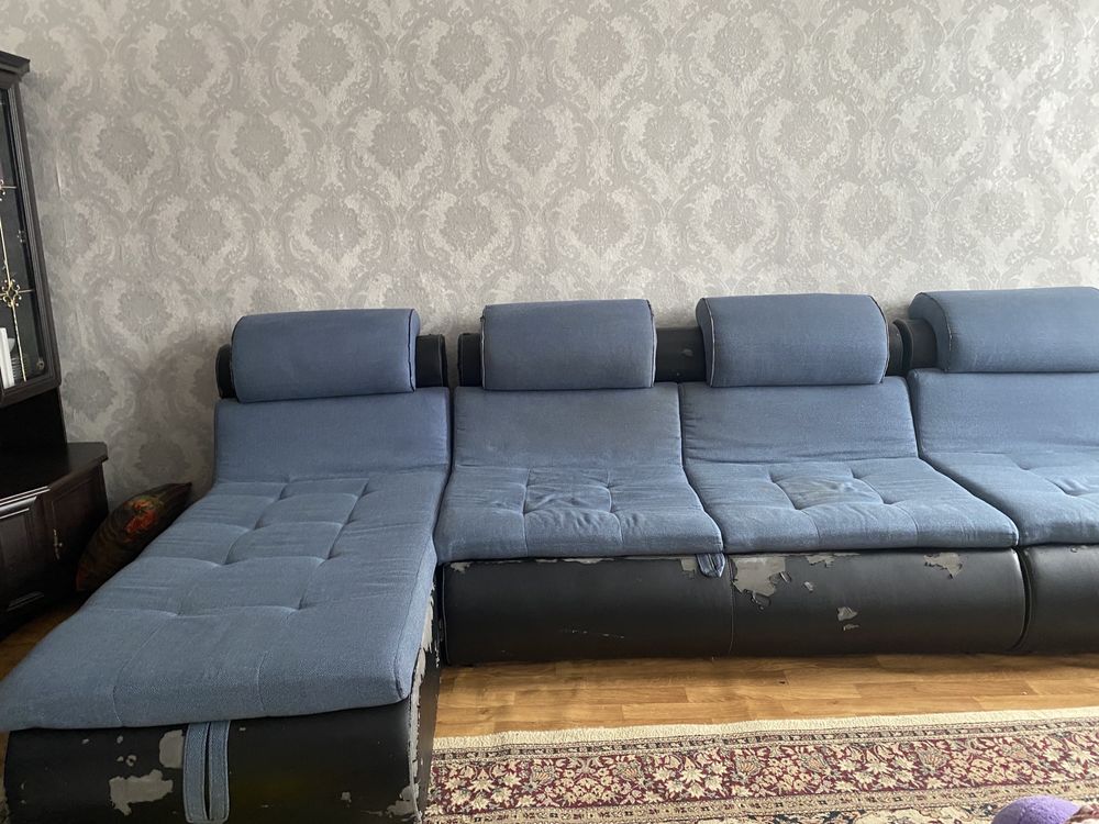 Продам срочно диван б/у но чистый