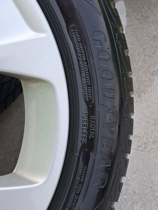 Roți aliaj BMW(X1) 17"cu anvelope iarnă 225/50R17 94H, stare excelentă