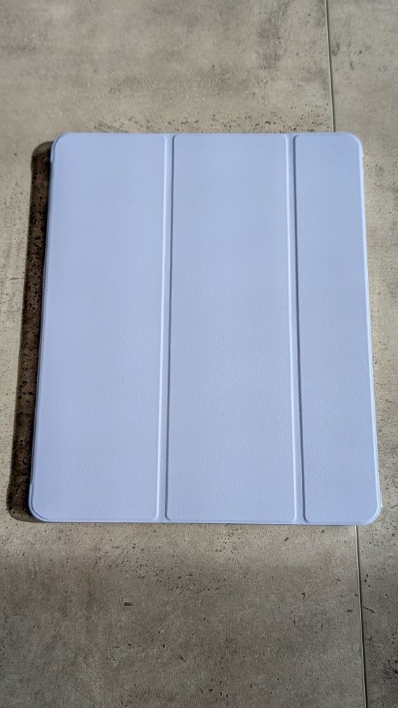 калъф за iPad Air M3 (2025) 13” – лилаво с прозрачен гръб