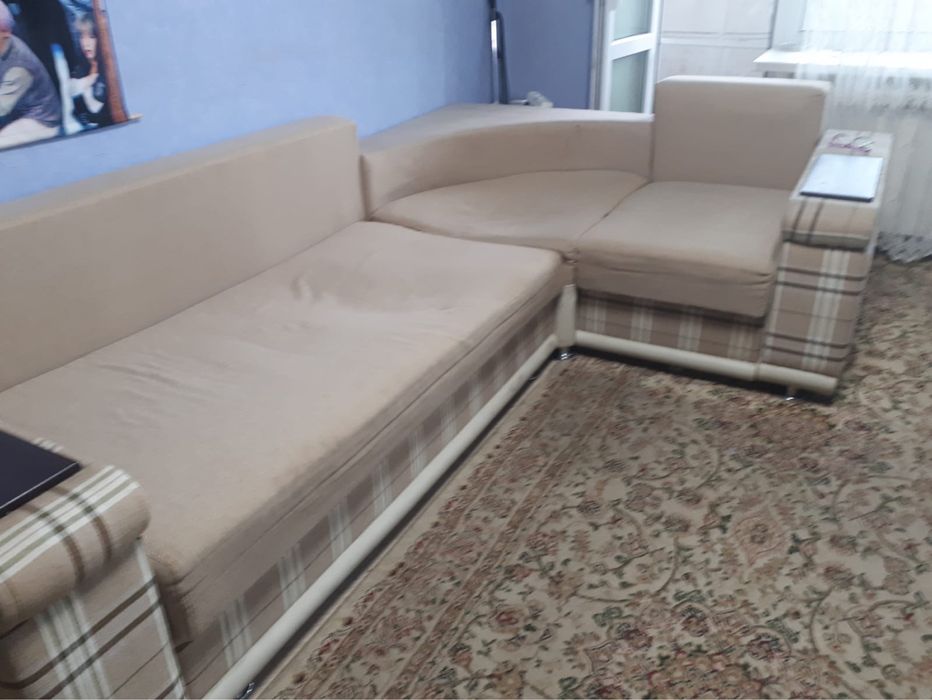 Диван угловой , раздвижной