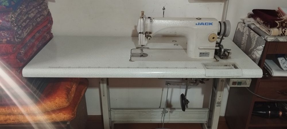 Jack Tikuv mashina sotiladi