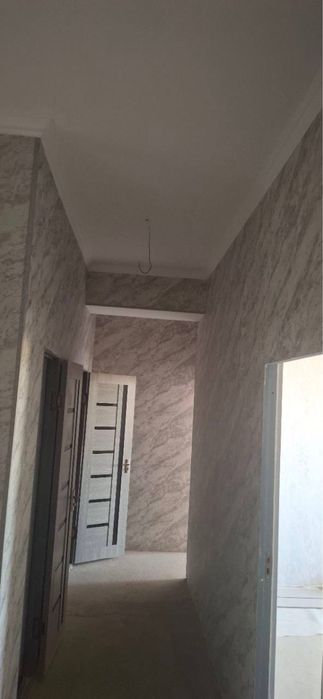 Чирчик шахар 2 микро район Янги Узб 2х сотилади Нархи 32.000$ Наличка