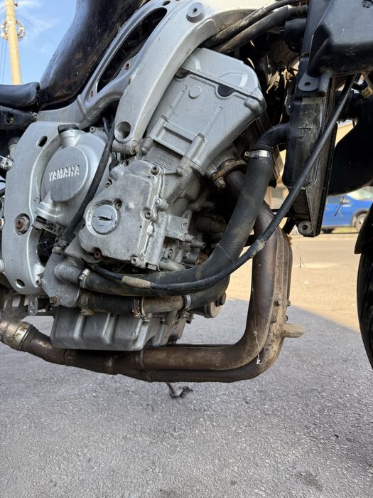 Yamaha  r6 yzf vand intreg sau dezmembrez