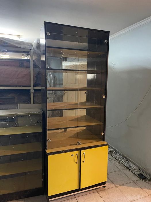 Стеклянные ветрины