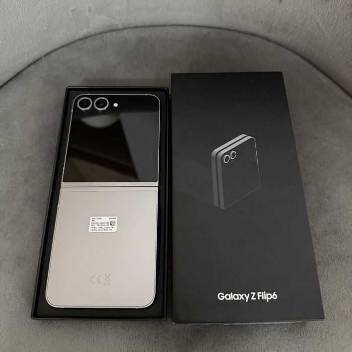 Samsung Z Flip 6 5G Silver Shadow 256Gb Toate Accesoriile K NOU