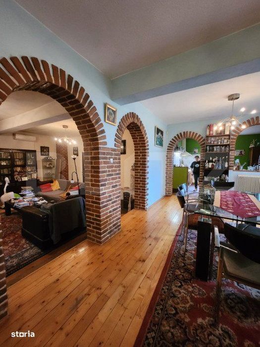 Casa cu 6 camere in Voiniceni