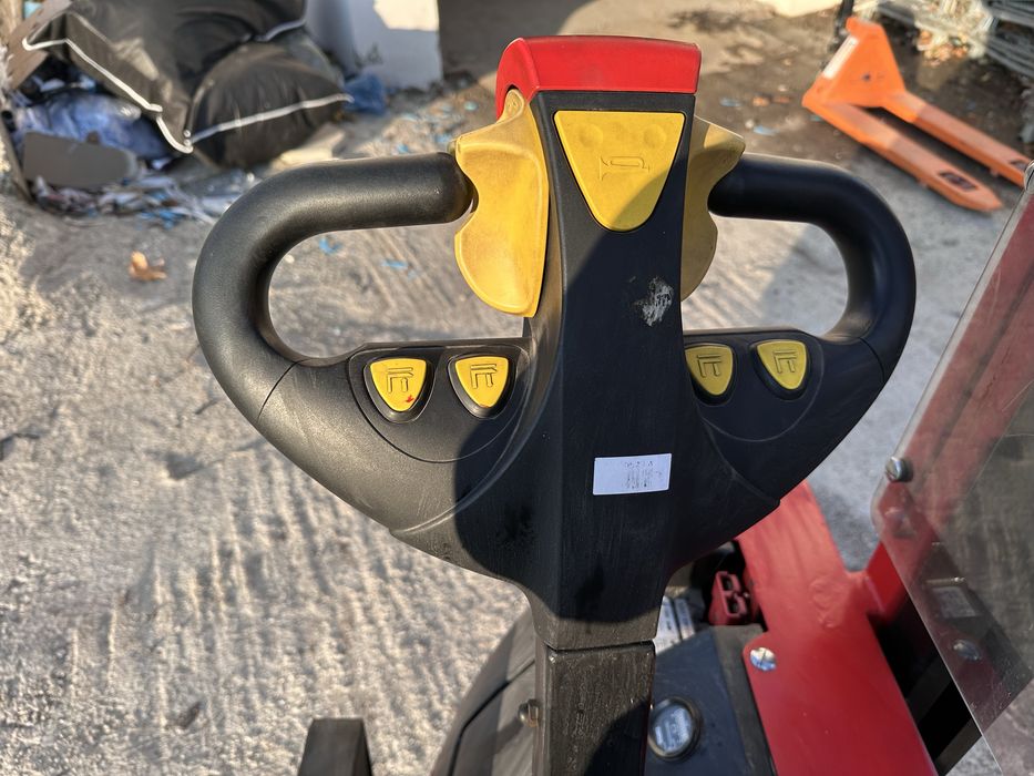 Електирически стакер