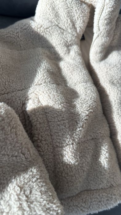 Късо пухкаво яке Bershka