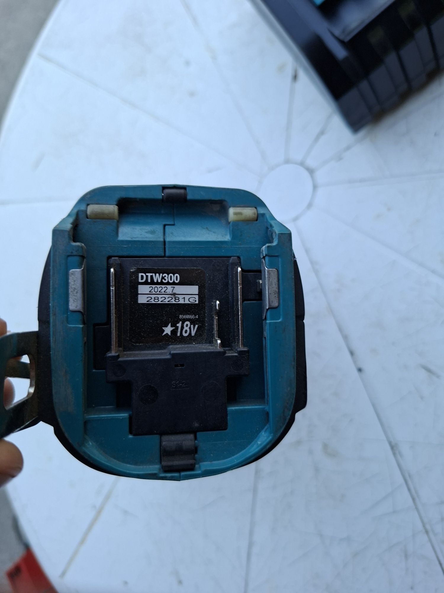 Makita DTW300 Акумулаторен безчетков гайковерт с 4 степена