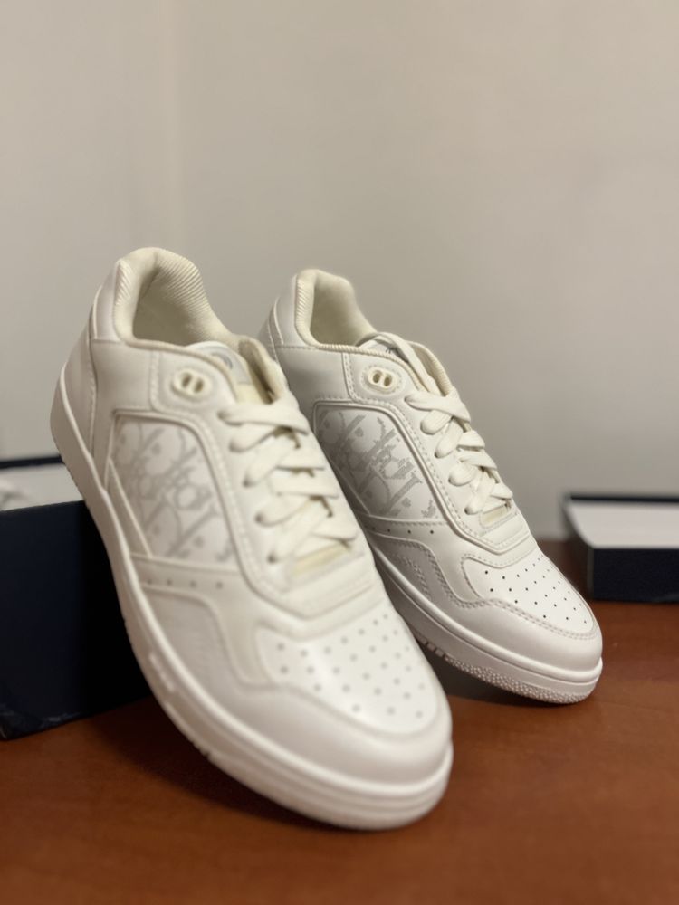 Dior B27 White.